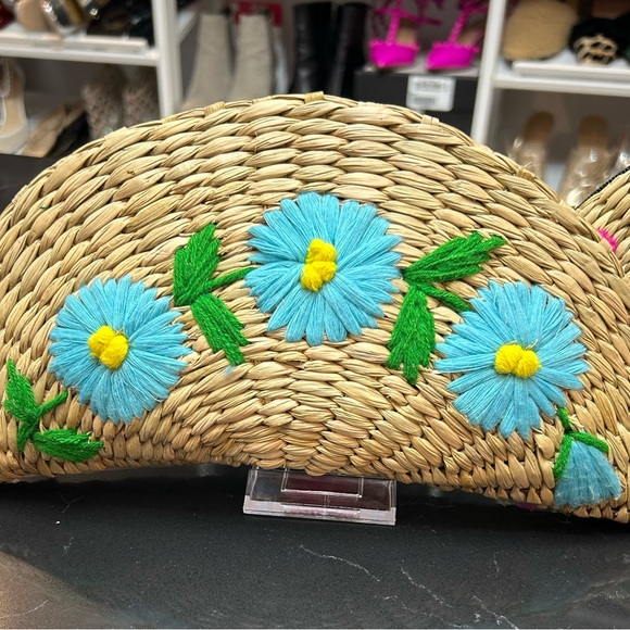 Village Lift Straw clutches - Picture 3 of 10